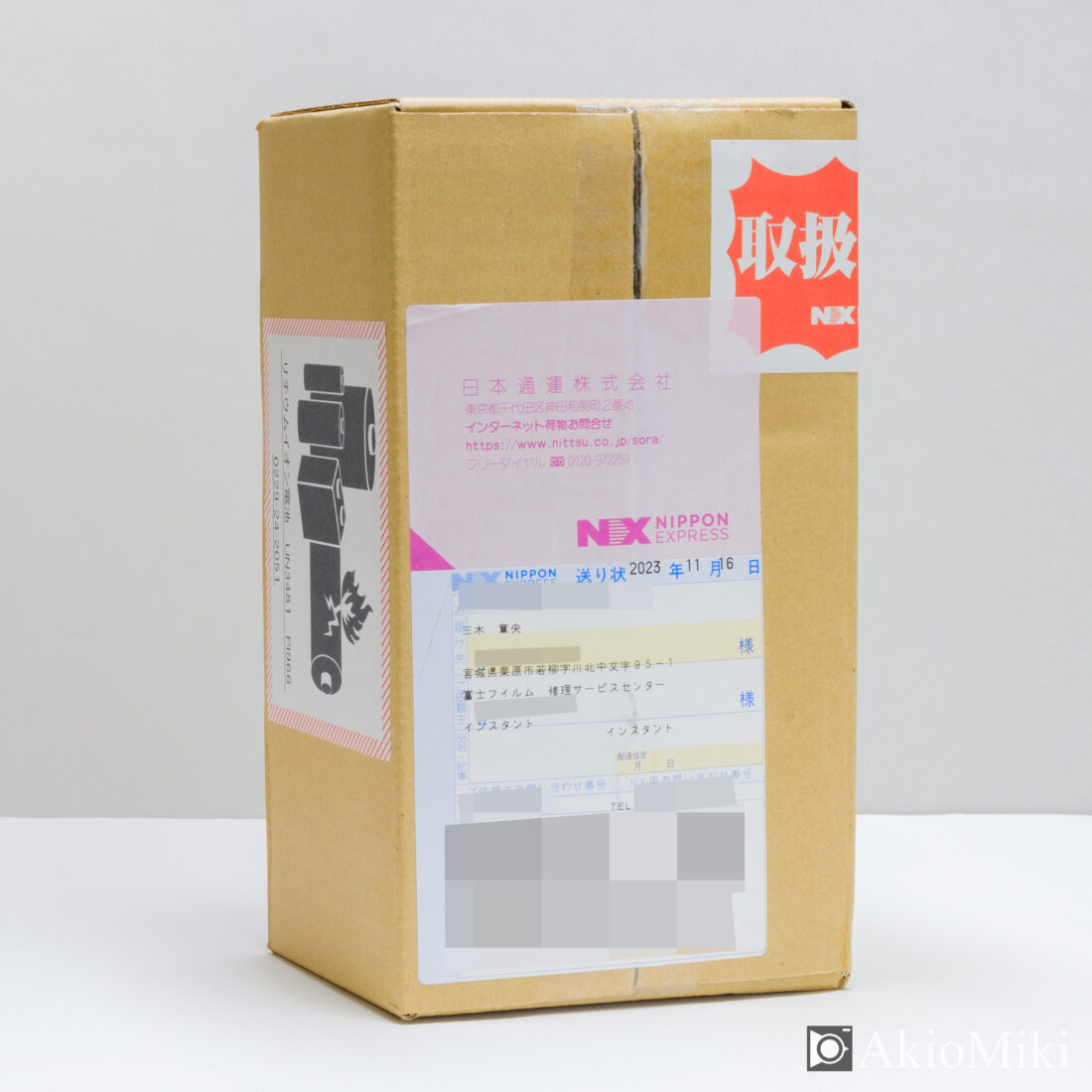 修理済みのinstax mini LiPlayが送られてきた箱