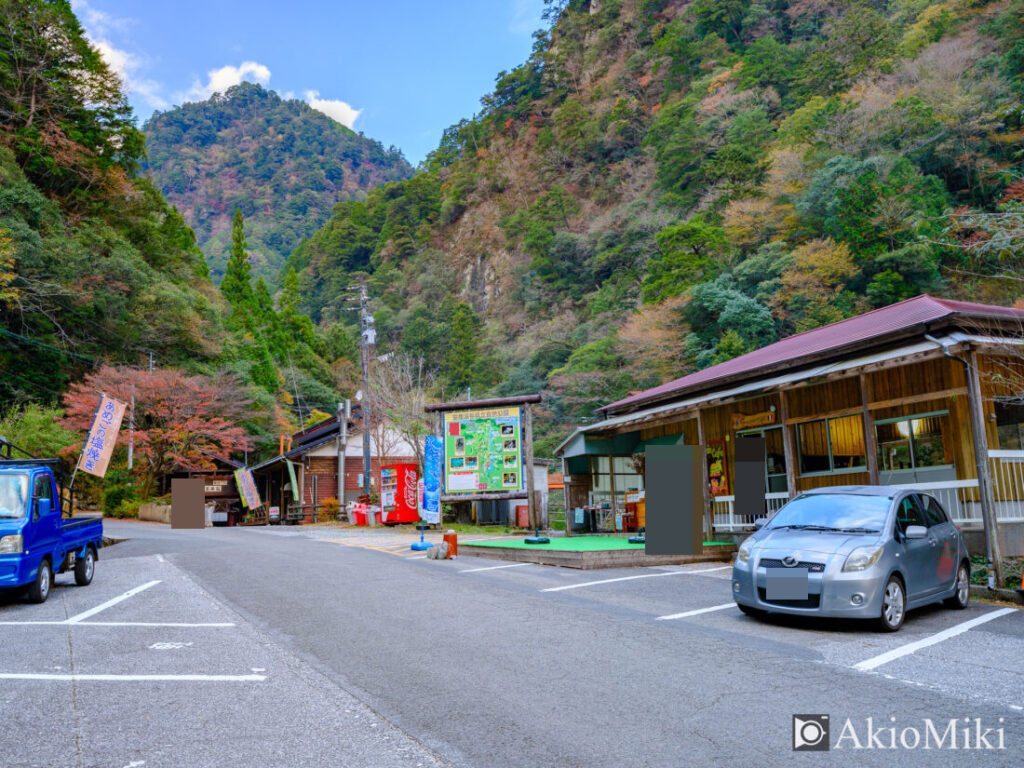 安居渓谷の駐車場