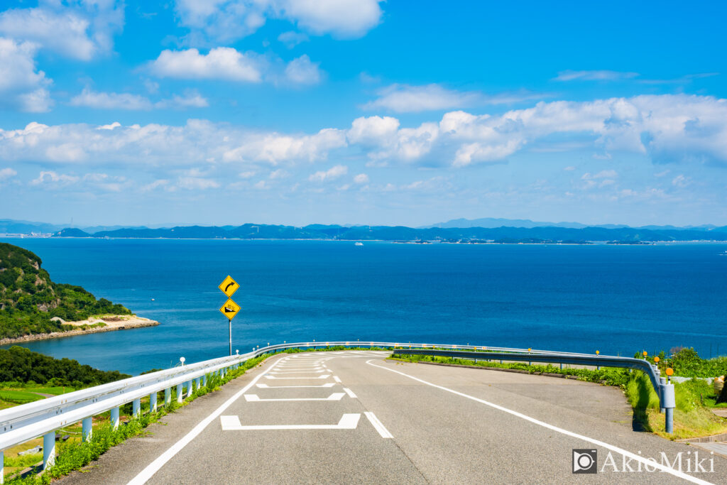 豊島　海が見える坂道