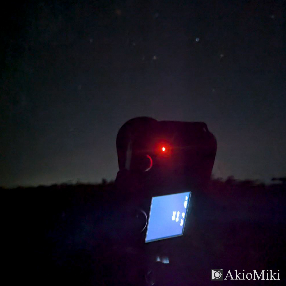 ペルセウス座流星群を撮影する様子