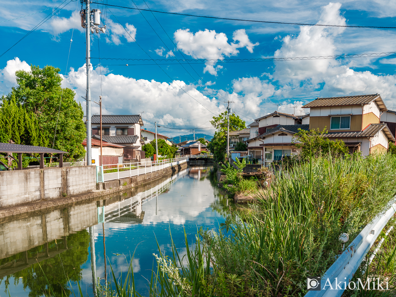 入道雲が浮かぶ香川県の高松市の風景