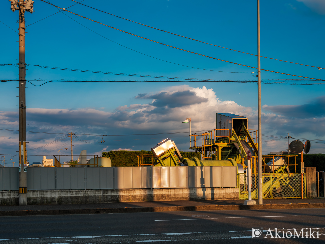 入道雲が浮かぶ香川県の高松市の風景