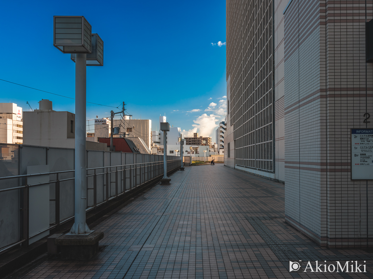 入道雲が浮かぶ香川県の高松市の風景