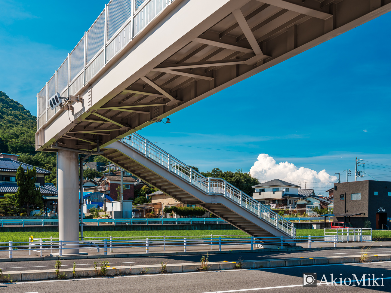 入道雲が浮かぶ香川県のまんのう町の風景