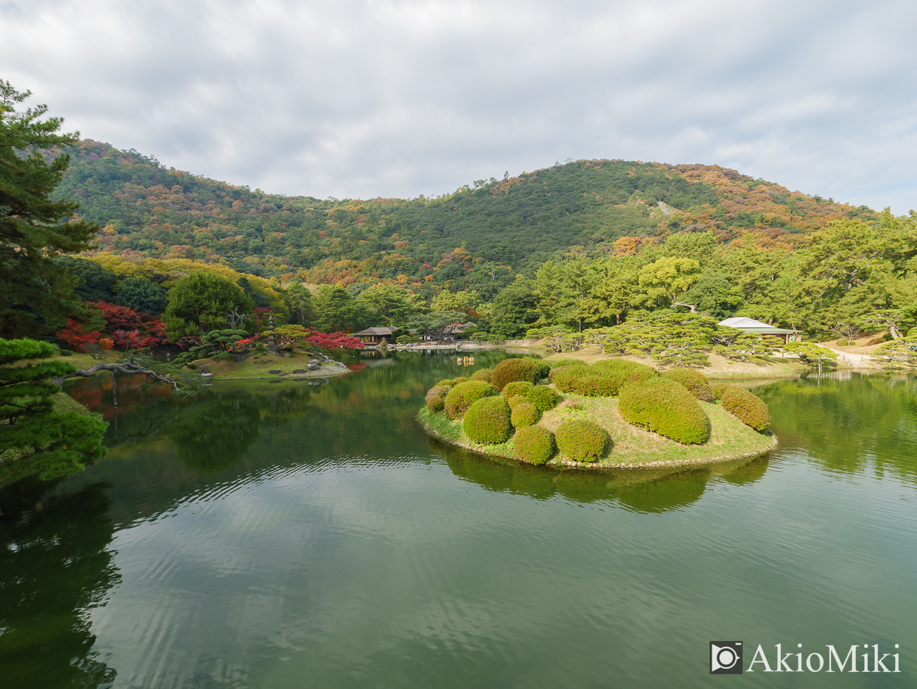 秋の栗林公園　昼