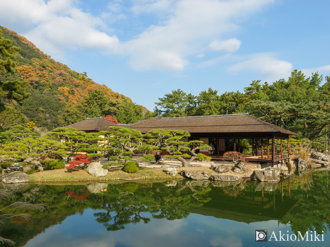 秋の栗林公園　昼