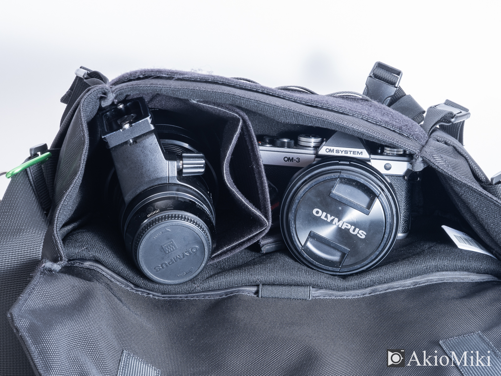 OM-3を入れたカメラバッグ