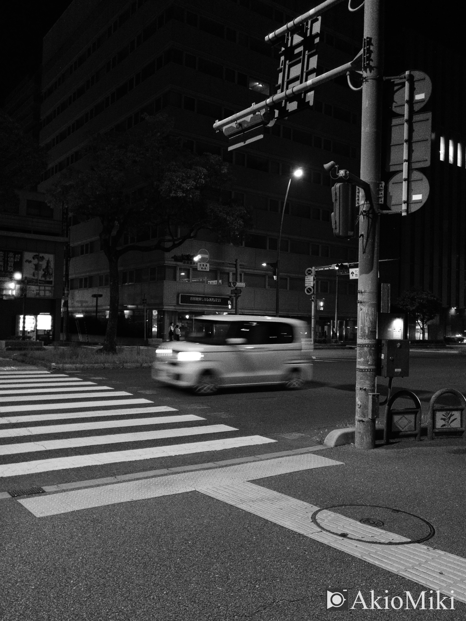 高松市 モノクローム X half