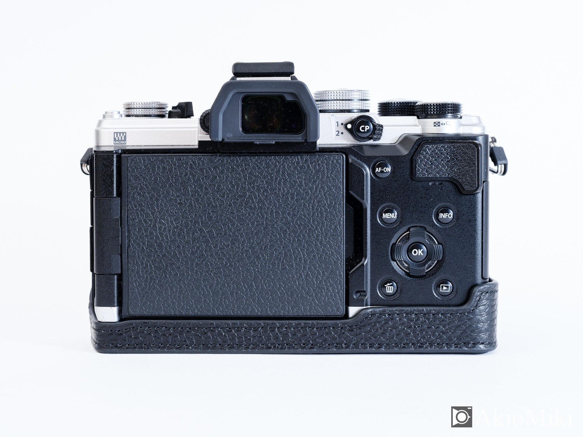 UN OM-3 カメラホルダー