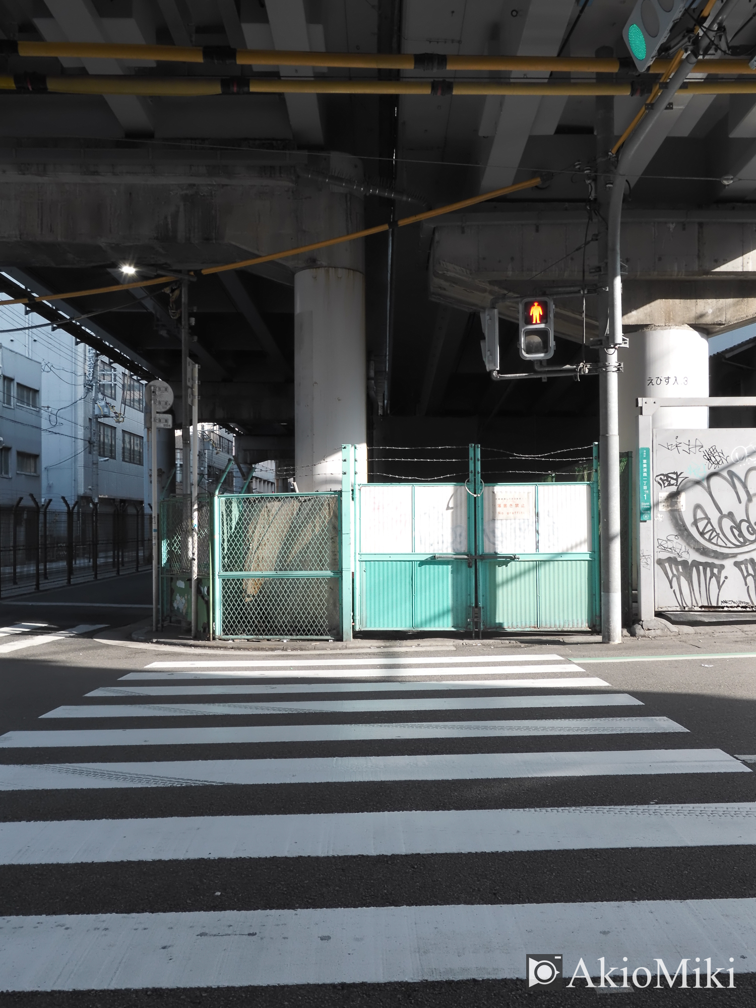 X half エテルナ 大阪