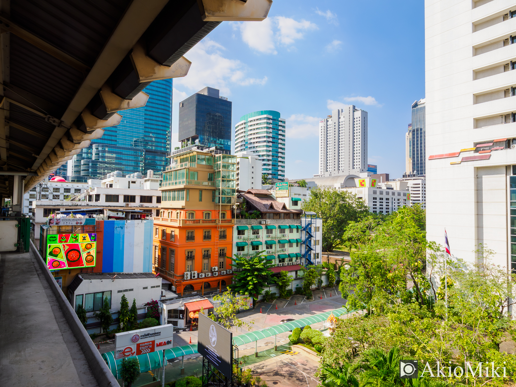 本格的な象乗り体験 + ダムヌンサドゥアック水上マーケット半日観光