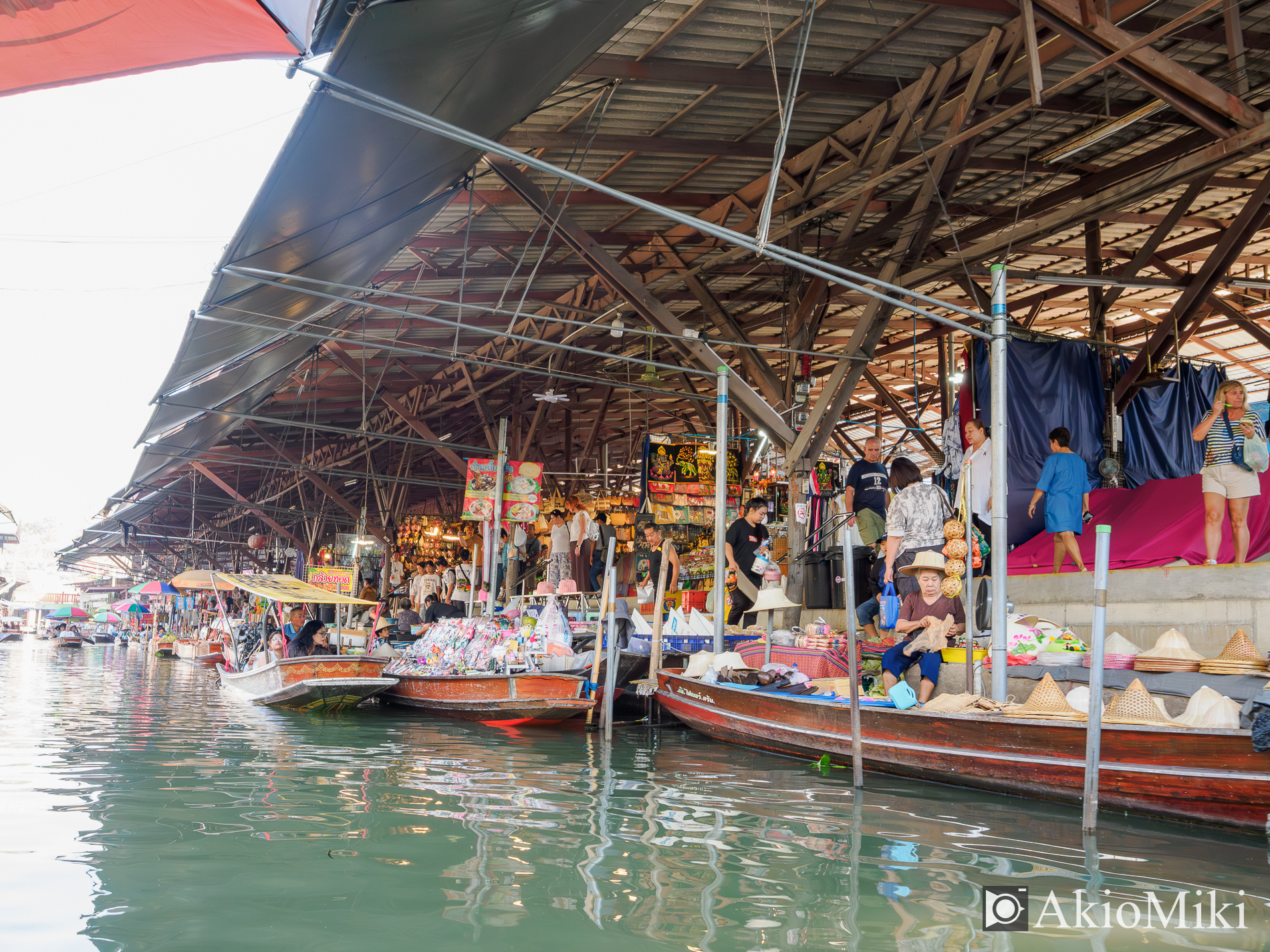 本格的な象乗り体験 + ダムヌンサドゥアック水上マーケット半日観光