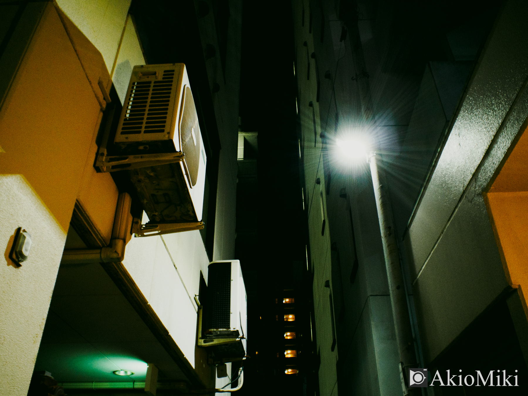 OM SYSTEM OM-3 + BCL-1580 スナップ 夜